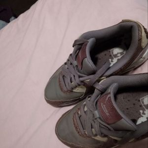 Nike 6 1/2 womens brown, tan, and maroon shoes. They are rare vintage